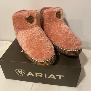 Ariat Brand New Blush Fuzzy Slippers